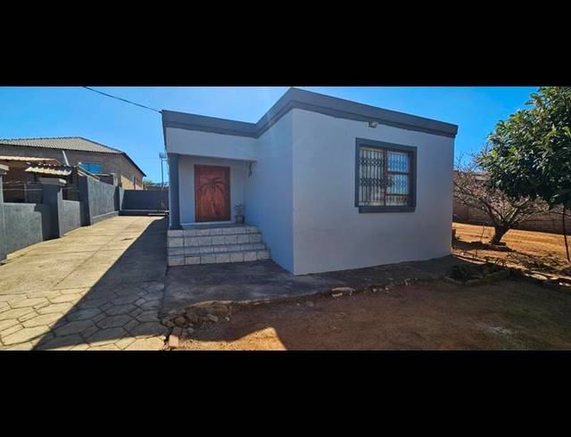 3 BEDROOM HOUSE FOR SALE IN LOTUS GARDENS